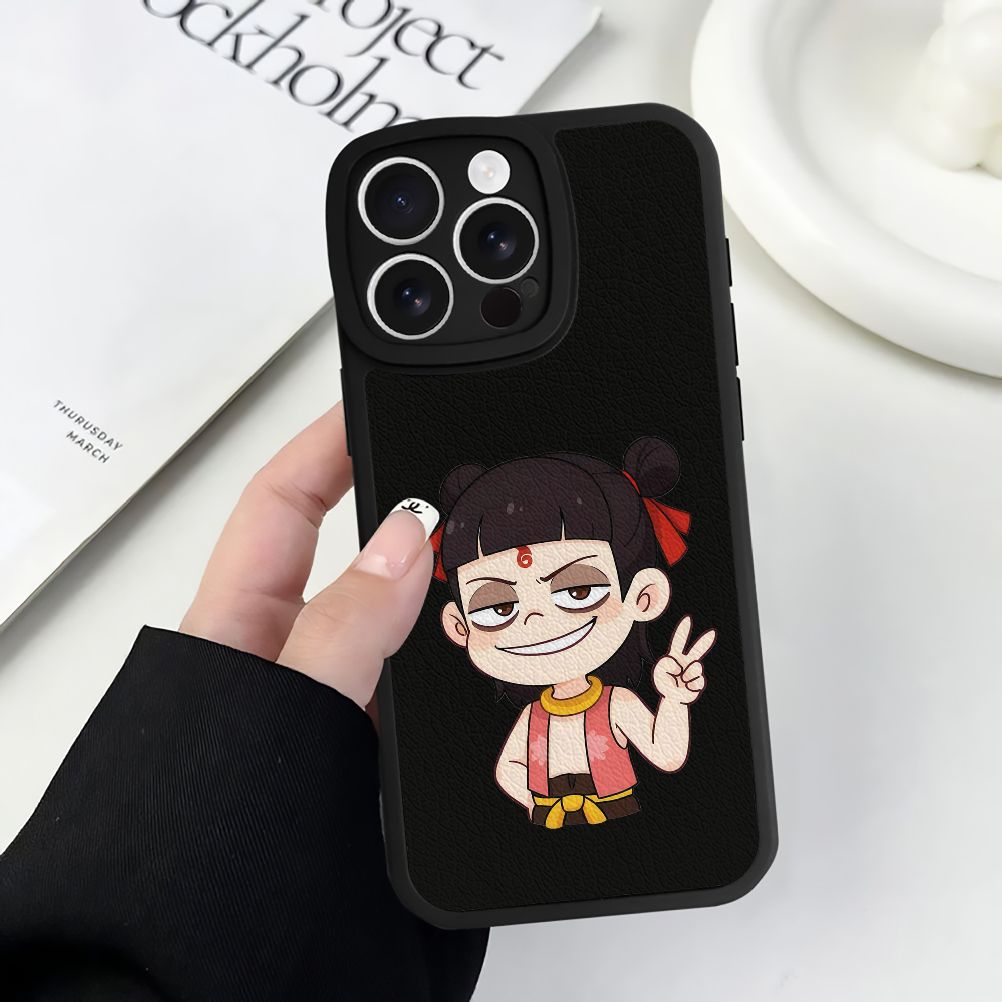 （画像用） Ne Zha 2 ナタ 魔童の大暴れ 【iPhone 16シリーズ対応】シリコンスマホケース（レザー調） 材質：シリコン